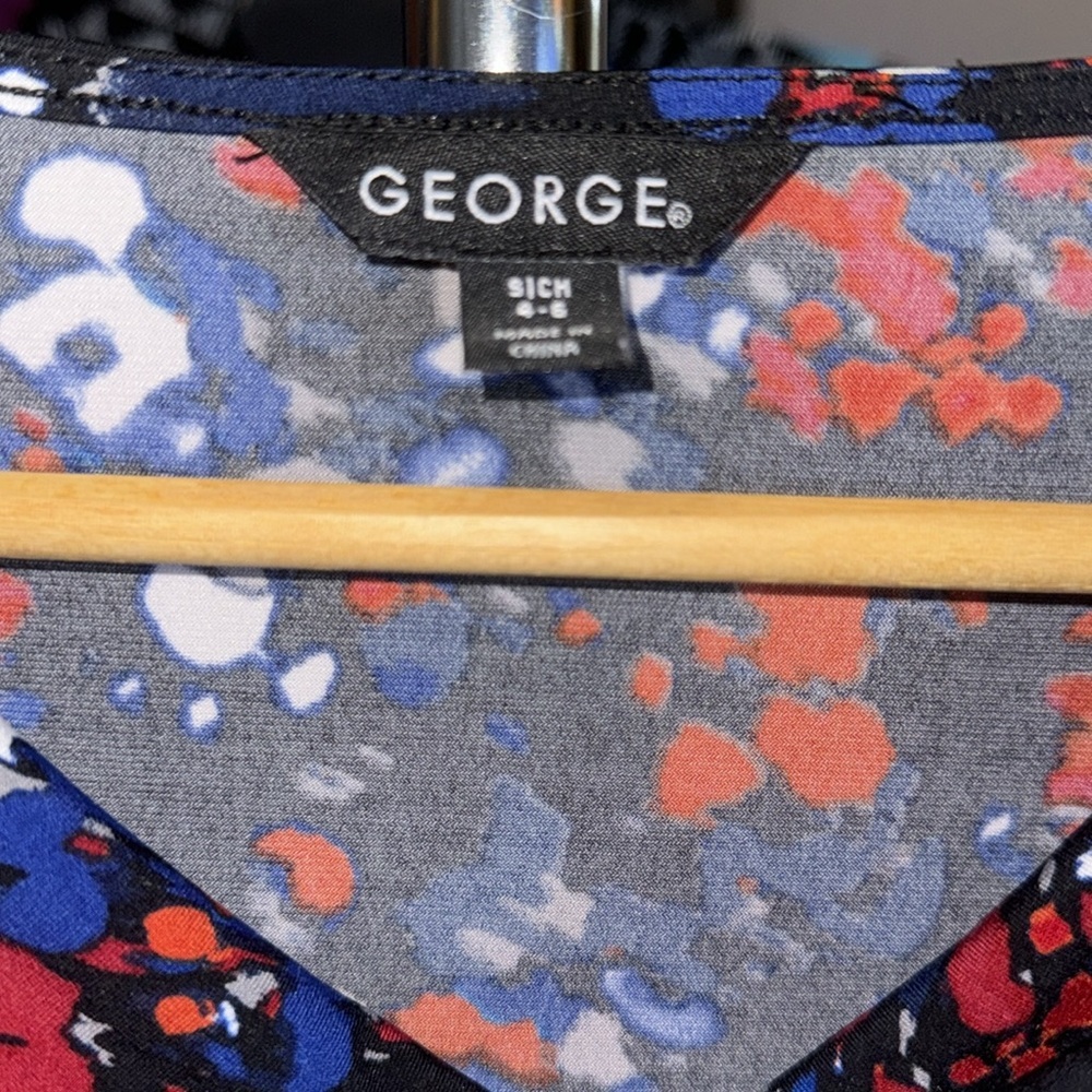 George-  Women's multi color drape neck sleeveless blouse Size Small - Picture 4 of 10